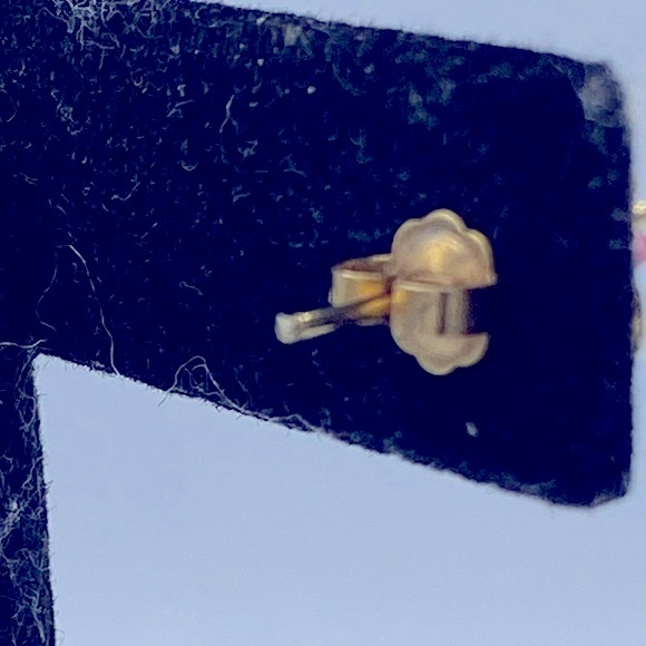 Vintage Signed ART Gold Tone Filigree With Pink Enamel Flowers Dainty Earrings - Picture 3 of 7